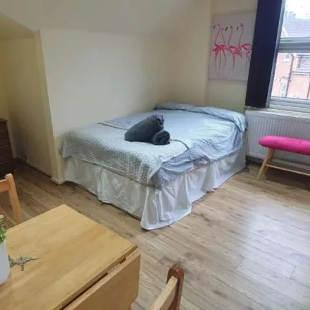 Image 5 - Grove Road, Willesden Green, London, NW2 5TA, United Kingdom - Apartment for rent