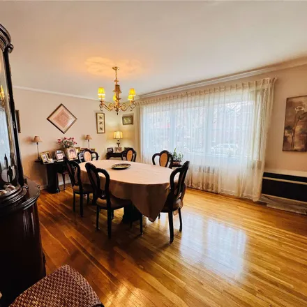 Image 7 - 61-41 70th Street, New York, NY 11379, USA - Townhouse for sale
