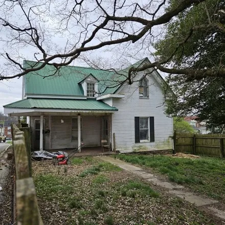 Buy this 4 bed house on 154 West High Street in Mount Sterling, KY 40353