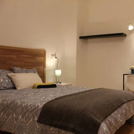 Rent this 5 bed room on Carrer de Roger de Flor in 36, 08018 Barcelona