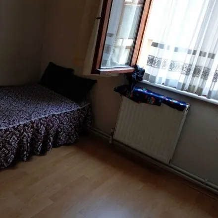 Rent this 1 bed house on Türkiye Atletizm Federasyonu in Doktor Remzi Kazancıgil Caddesi, 34147 Bakırköy