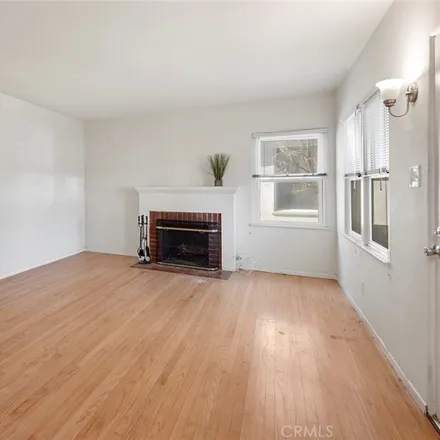 Image 3 - 11500 Delano Street, Los Angeles, CA 91606, USA - House for sale