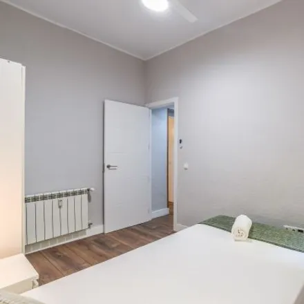 Image 7 - Paseo de la Reina Cristina, 28014 Madrid, Spain - Apartment for rent