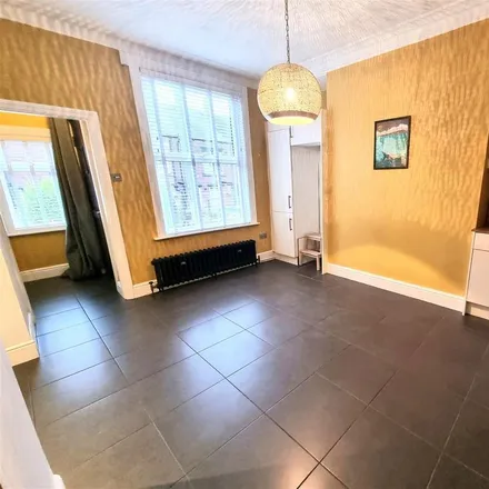 Image 3 - 9 Wycliffe Road, Farsley, LS13 1LY, United Kingdom - Townhouse for rent