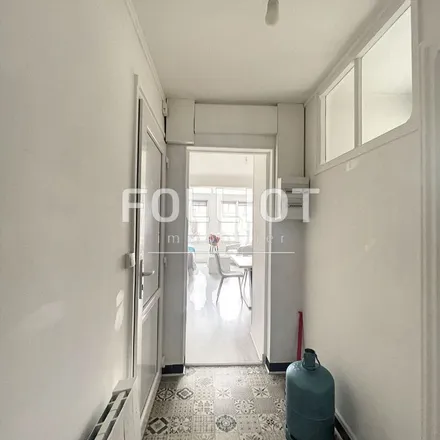 Image 4 - 2 B Rue Saint-Maur, 50200 Coutances, France - Apartment for rent