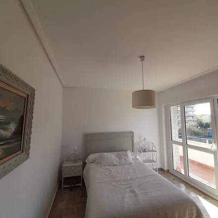 Image 7 - Avenida de Enrique Mowinckel, 46, 39770 Laredo, Spain - Apartment for rent