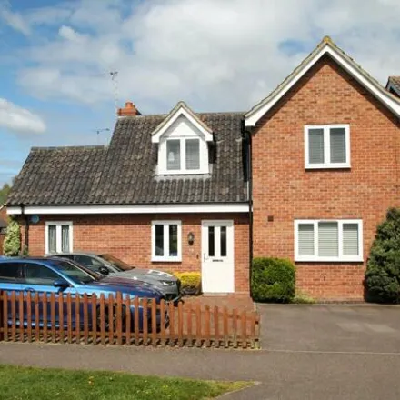 Buy this 3 bed house on Hayfield Avenue in Sawston, CB22 3JZ