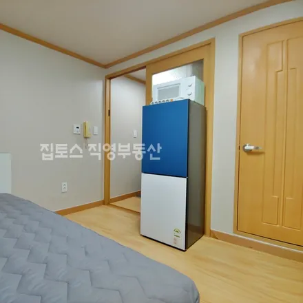 Rent this studio apartment on 서울특별시 관악구 봉천동 897-29