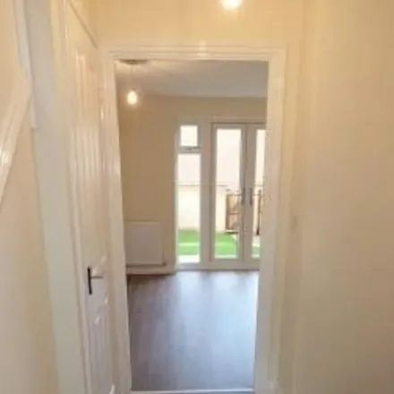 Image 2 - Upton Walk, Telford, TF1 5GL, United Kingdom - Townhouse for rent