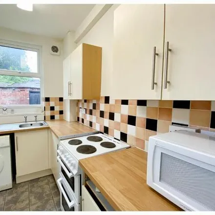 Rent this 3 bed townhouse on 323 Ecclesall Road in Sheffield, S11 8PE