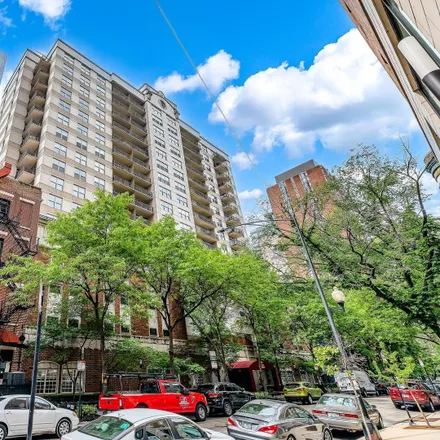 Buy this 1 bed house on 21 West Chestnut in 21 West Chestnut Street, Chicago