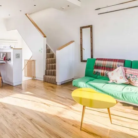 Rent this 3 bed apartment on Regent's Canal towpath in De Beauvoir Town, London