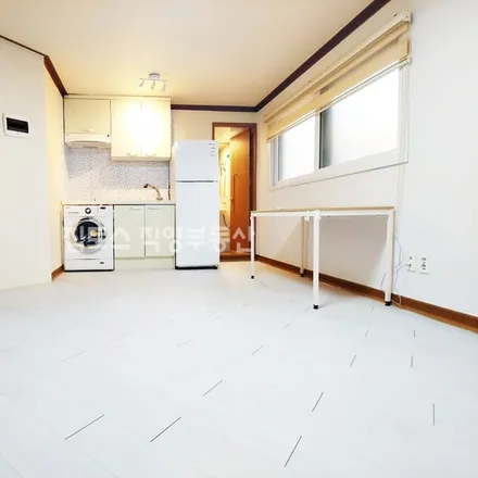 Rent this studio apartment on 서울특별시 관악구 봉천동 1630-16