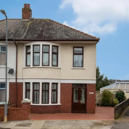 Buy this 3 bed duplex on Castle Crescent in Cardiff, CF3 4FU