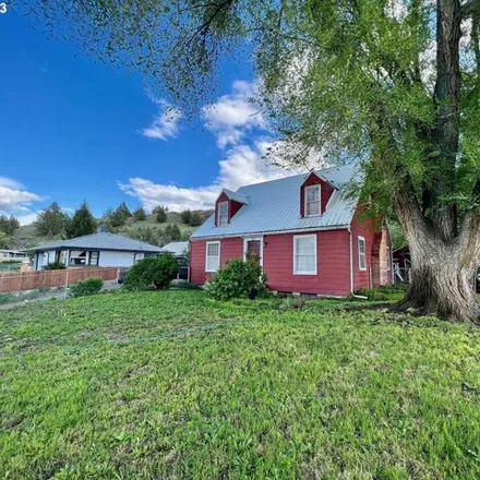 Buy this 4 bed house on 654 Southeast Hillcrest Road in John Day, Grant County