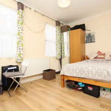 Rent this 5 bed apartment on 97 Alexandra Road in London, N8 0LG