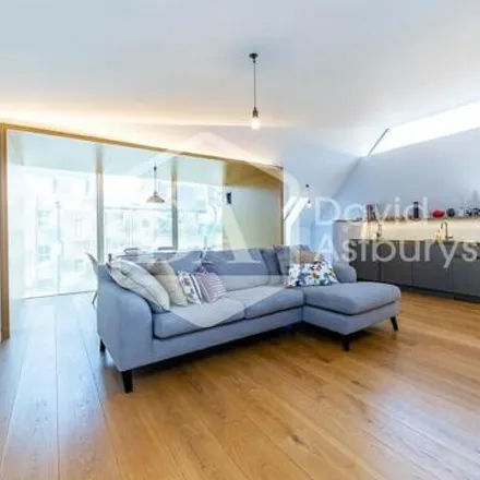 Rent this 2 bed room on 57 Godson Street in London, N1 9PW