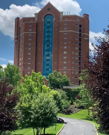 Rent this 2 bed condo on unnamed road in Cincinnati, OH 45226