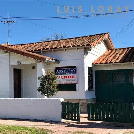 Buy this studio house on Eva Duarte de Perón 374 in B1852 FZB Burzaco, Argentina