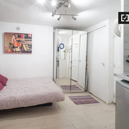 Rent this studio apartment on 49 Rue de la Montagne Sainte-Geneviève in 75005 Paris, France