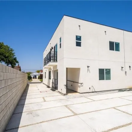 Image 2 - 1570 West 84th Street, Los Angeles, CA 90047, USA - House for sale