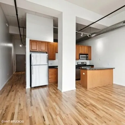 Image 4 - Paramount Lofts Condominium, 1645 West Ogden Avenue, Chicago, IL 60612, USA - Condo for sale
