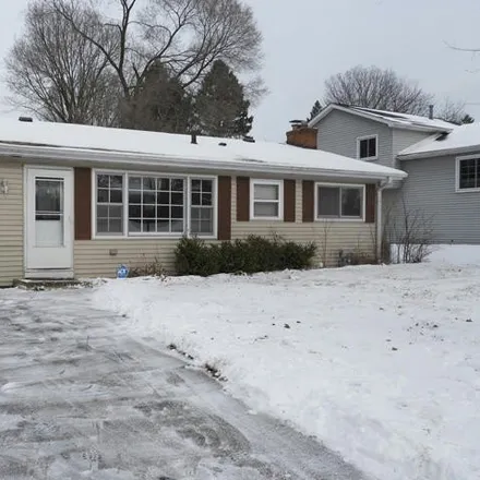 Rent this 3 bed house on 112 Spruce Ave in Waukegan, Illinois