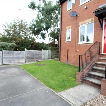 Rent this 1 bed townhouse on Heron Court in Morley, LS27 8ER