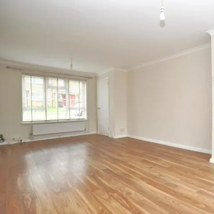 Image 5 - 51 Roundmead, Bedford, MK41 9HY, United Kingdom - Townhouse for rent