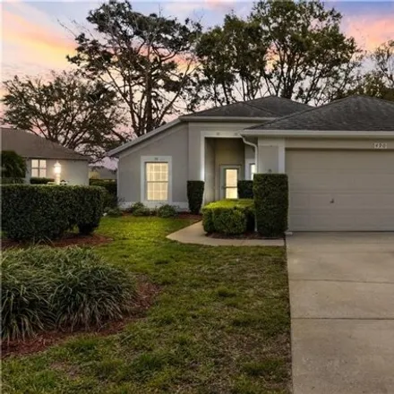 Buy this 2 bed house on 400 West Larchmont Court in Citrus County, FL 34465