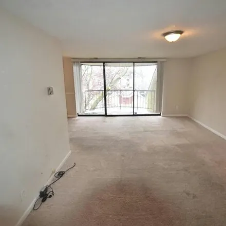 Image 5 - 3315 Huntley Square Drive, Temple Hills, Prince George's County, MD 20748, USA - Condo for sale