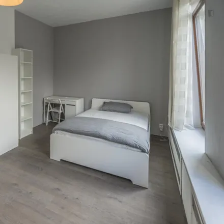 Rent this 3 bed room on Jan Sonjéstraat 28B in 3021 TX Rotterdam, Netherlands