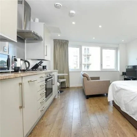 Image 2 - Lime View Apartments, John Nash Mews, Ratcliffe, London, E14 7GQ, United Kingdom - Apartment for sale