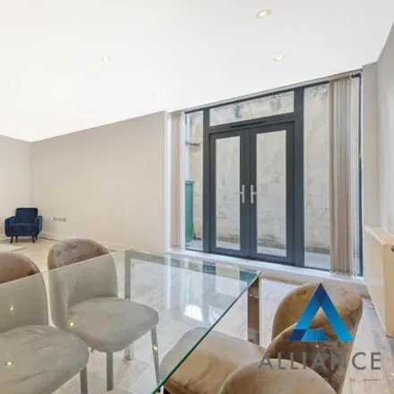 Image 6 - 17 Clemence Street, London, E14 7TR, United Kingdom - Townhouse for sale