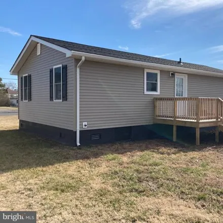 Image 2 - 11 Wynfall Avenue, Daugherty Town, Crisfield, MD 21817, USA - House for sale
