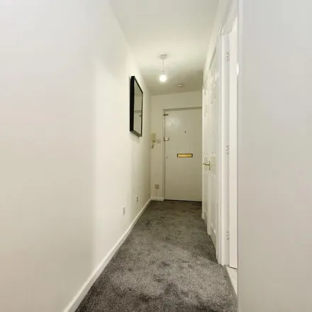 Image 7 - Hutchins Close, London, RM12 6NL, United Kingdom - Apartment for rent