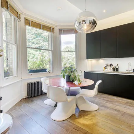 Rent this 2 bed room on 92 Elm Park Gardens in London, SW10 9PF