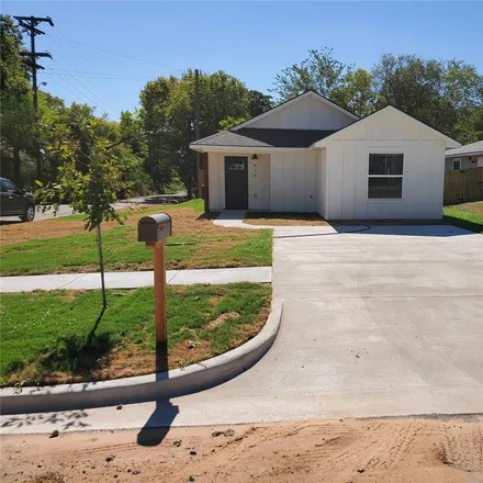 Rent this 3 bed house on 616 East 3rd Street in Bonham, TX 75418