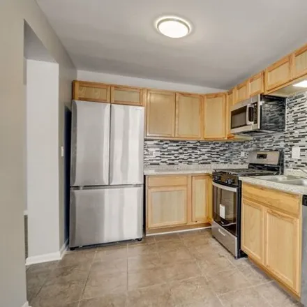 Image 5 - 222 Washington Boulevard, Oak Park, IL 60302, USA - Condo for sale