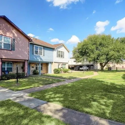 Image 2 - 1720 Doyle Court, Pasadena, TX 77503, USA - House for sale