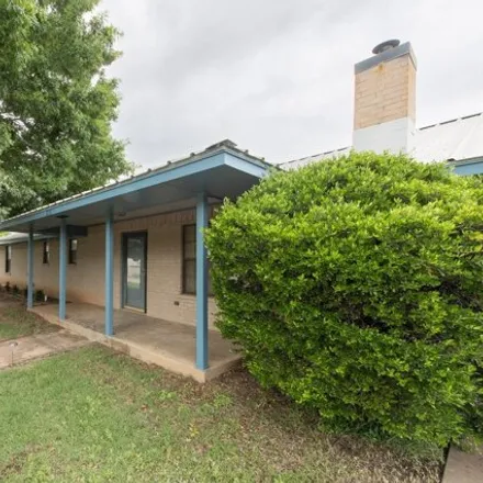 Buy this 4 bed house on 816 N Archer St in Henrietta, Texas