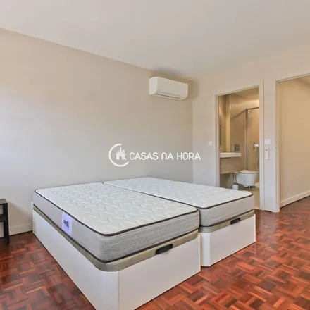 Rent this 2 bed apartment on Hotel Oslo in Avenida Fernão de Magalhães 25, 3000-175 Coimbra