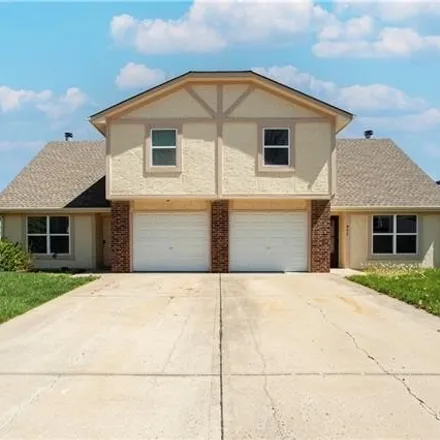 Buy this studio house on 844 Southwest 37th Street in Blue Springs, MO 64015
