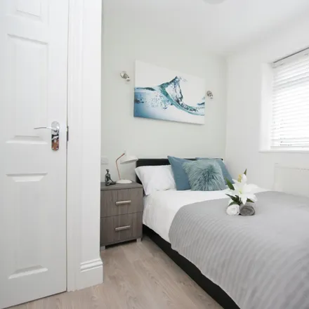 Rent this 7 bed room on Hilary Road in London, W12 0QX