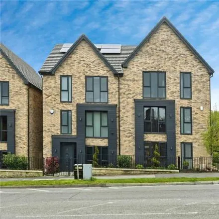 Buy this 4 bed duplex on Rockcliffe Grange in Mansfield, NG18 4YW