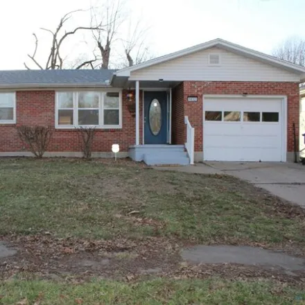 Buy this 3 bed house on 1690 South Sneed Avenue in Sedalia, MO 65301