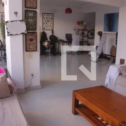 Buy this 3 bed apartment on Avenida Rainha Elizabeth in Copacabana, Rio de Janeiro - RJ