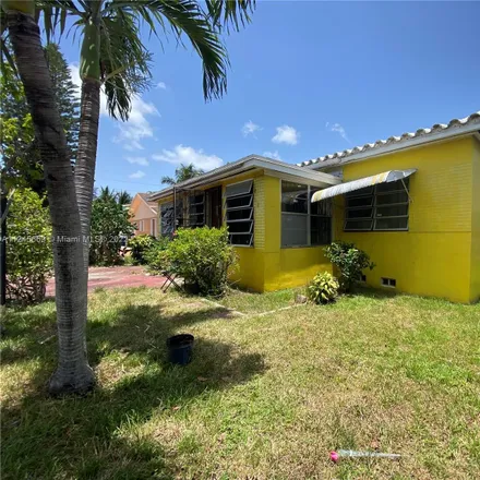 Image 2 - 427 Northwest 82nd Street, Miami-Dade County, FL 33150, USA - House for sale