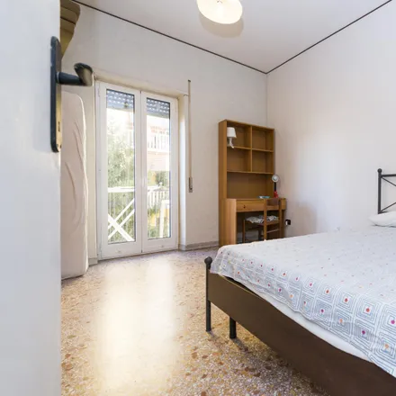 Rent this 3 bed room on Istituto professionale Carlo Moneta in Via Diana, 35