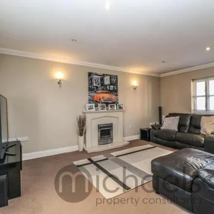 Image 3 - 18 Groves Close, Colchester, CO4 5BP, United Kingdom - House for sale